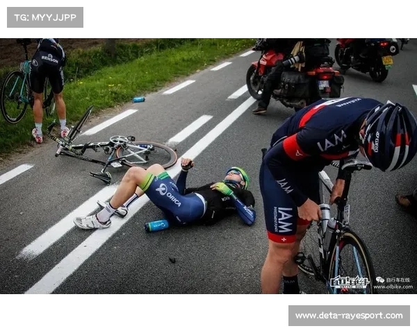 环湖赛格雷格4秒险胜德米特里，摔跤事故定冠军归属